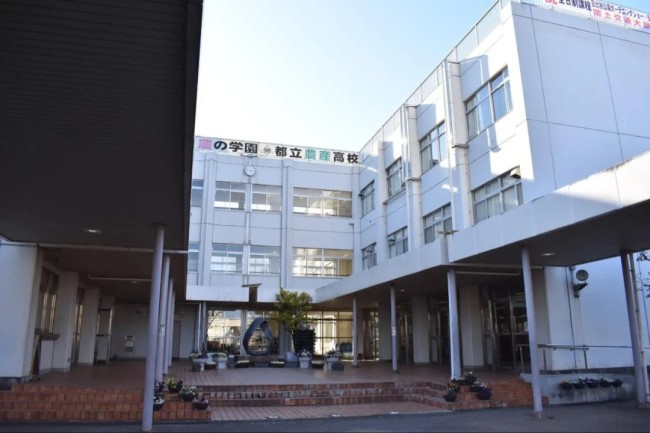 《模拟农场25》成日本农业高中教材 玩游戏学种地