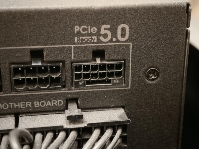 玩家的RTX 4090被烧毁 猫咪竟然是第一个发现