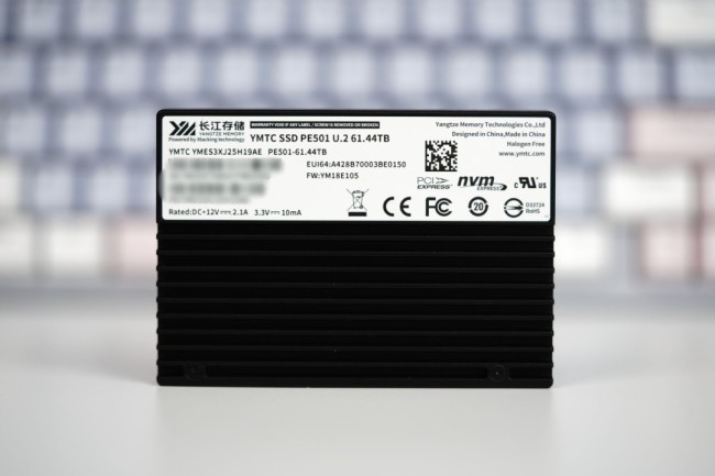 长江存储PE501 61.44TB图赏 疾速14200MB/s！