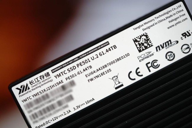 长江存储PE501 61.44TB图赏 疾速14200MB/s！