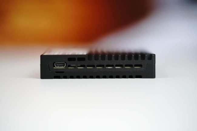 长江存储PE501 61.44TB图赏 疾速14200MB/s！