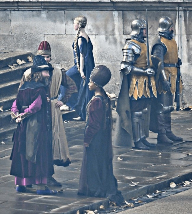 《艾尔登法环》真人电影泄露片场照引发粉丝愤怒：交界地有黑人？