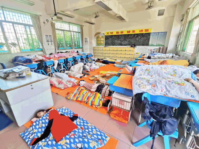 禅城区公办小学实现孩子午休“躺平”睡！每年拨款2000万元保障托管服务