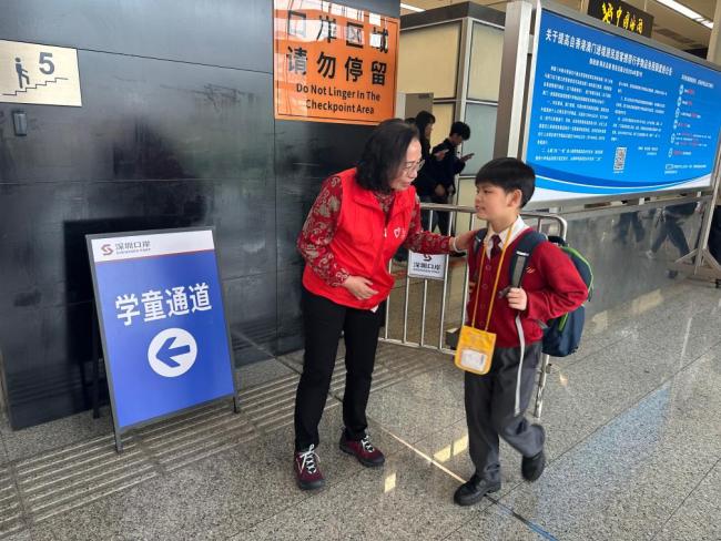 香港故事丨港人志愿服务队：爱心筑桥促深港融合