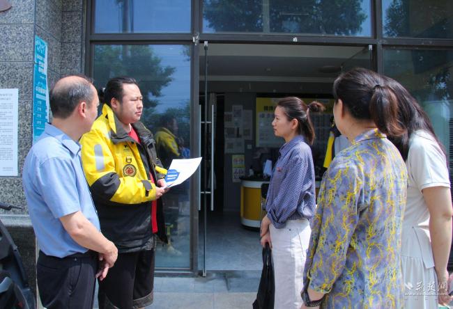 武汉青山携手爱心企业，为“城市天使”送端午暖“新”礼包