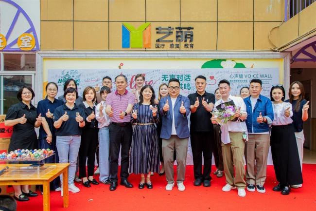 学3句手语， 画1颗彩蛋！武汉这场公益活动让聋哑儿童笑出了声