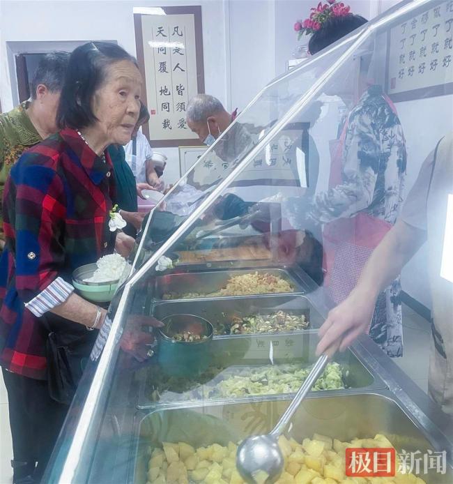 爱心食堂推出免费午餐