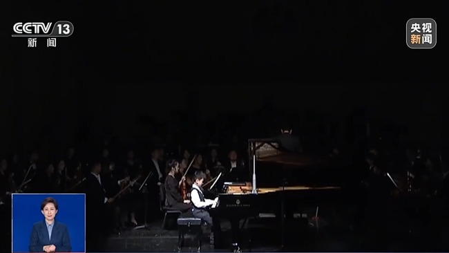 光阴的故事丨风听雨听星辰听 9岁盲童奏响音乐之声