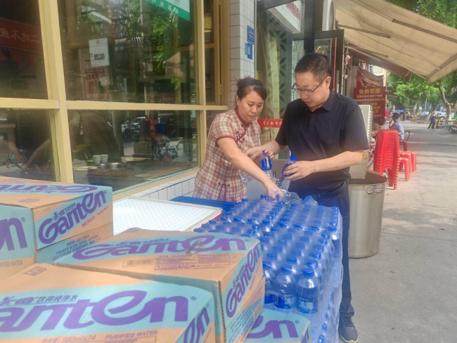 成都爱心冰柜满月记：超过800个站点为户外劳动者供水