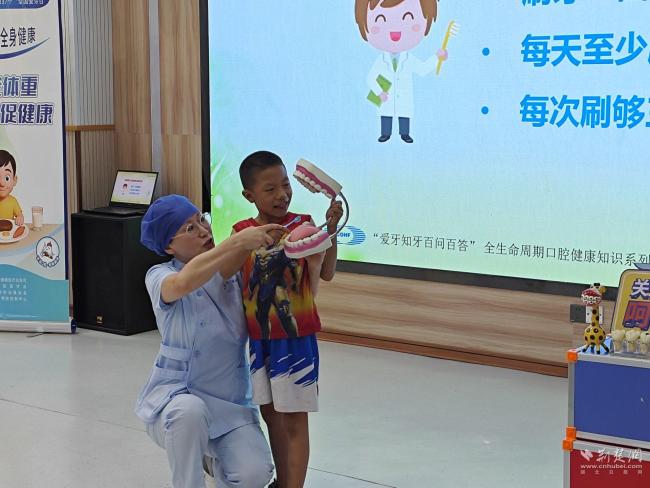 枝江特校携手“天使白” 共筑特殊儿童口腔健康防线