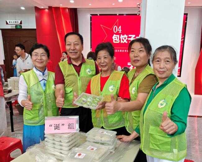 “公益菜园”丰收了,居民办包饺子大赛温暖邻里心