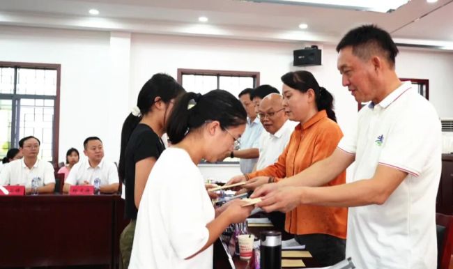 情暖桑梓 深圳湖北孝昌商会举行爱心助学助残活动