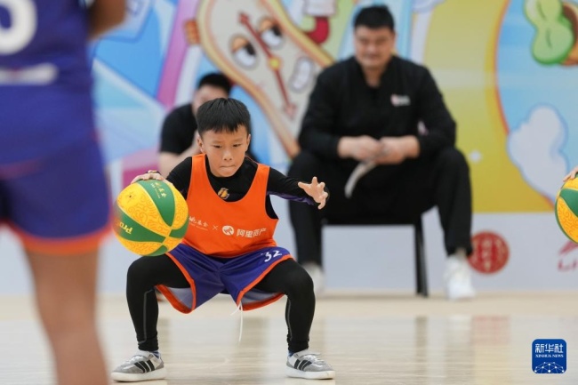 姚明助阵“大咖篮球训练课”