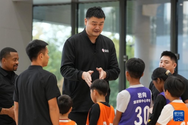 姚明助阵“大咖篮球训练课”