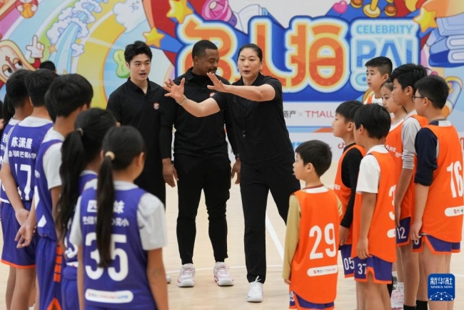 姚明助阵“大咖篮球训练课”