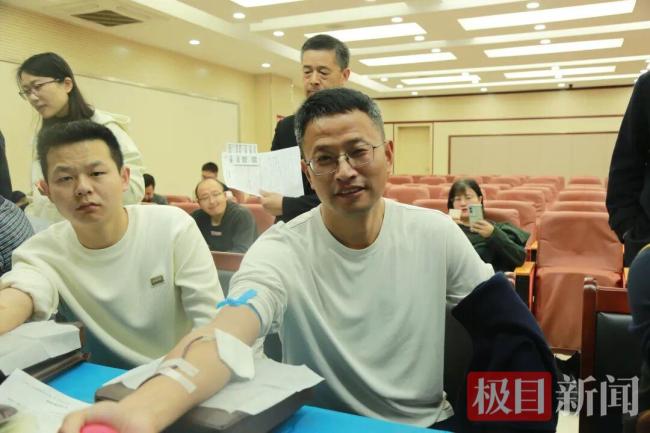 湖北孝昌152名干部职工捐献热血为生命续航