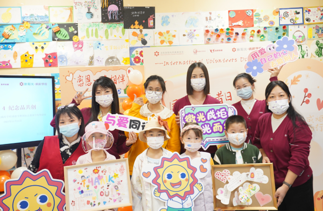 “这世界不停开花,我想放进你心里一朵!”