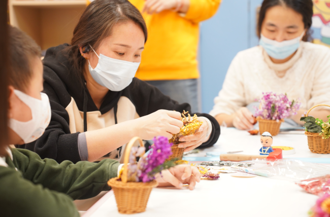 “这世界不停开花,我想放进你心里一朵!”