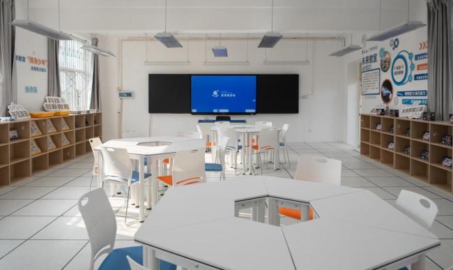 俞浩未来基金会“未来教室”落地成都,青白江区清泉学校学子迎来科技新课堂