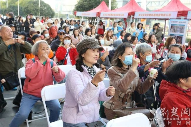 指尖“绘彩虹”,洪山助残市集开张啦