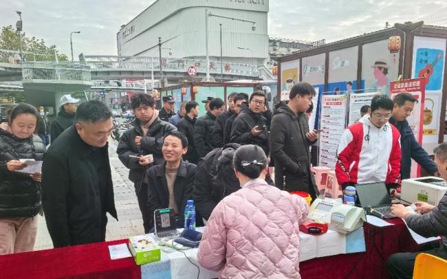 160余名志愿者踊跃献血，武昌户部巷公益暖流涌动