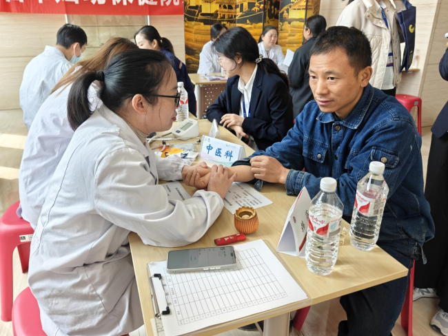 新华社《半月谈》聚焦劲牌友好型企业建设——三笔“良心账”算出企业温度