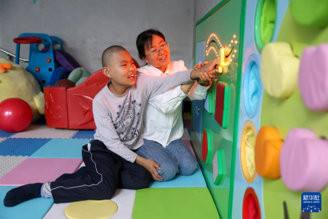 26年,为“长不大的孩子”撑伞