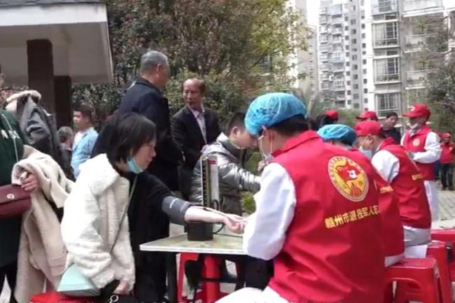 江西省赣州市组建三千八百六十一支退役军人志愿服务队开展公益活动