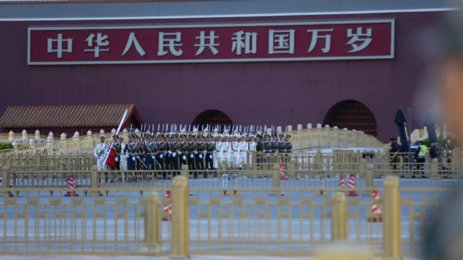 喀喇昆仑戍边官兵来到北京天安门看升旗！