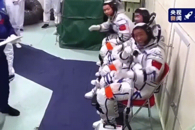 各具特色的中国航天员舱内服，“舒适”or“功能”你看好哪个？