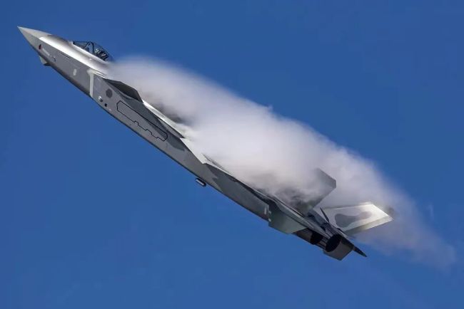 歼-20换装“中国心”意味着什么？这里有答案