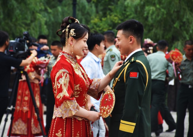 天津蓟州举行首届军人集体婚礼,39对新人喜结良缘,超级甜!_国防军事_