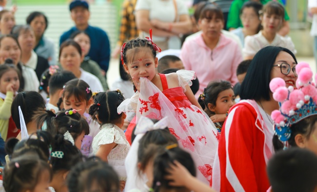 萌娃遇上“橄榄绿”，您来围观了吗？