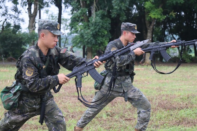 直击！武警官兵训练现场