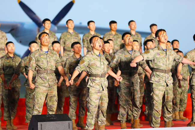 带你亲临现场，战地红歌为党的生日唱响 ——北部战区海军航空兵某部举办“铁心向党·同心奋进”主题歌咏比赛