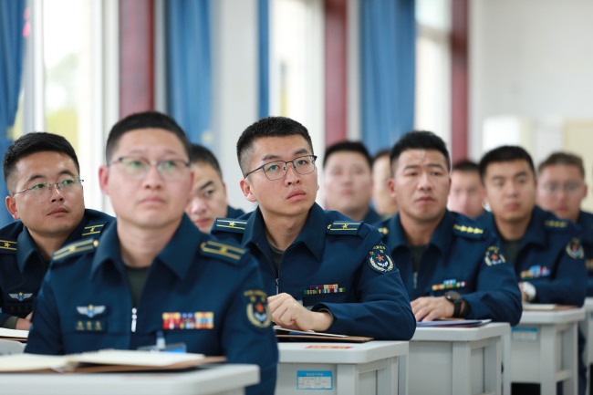 “培土墩苗”淬砺一线“带兵人”——中部战区空军某基地组织管理干部骨干暨保密业务集训