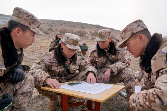 奔赴天山深处，他们在复杂生疏地域进行现地教学