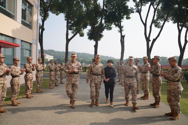 危急时刻伸援手，家属登门送锦旗