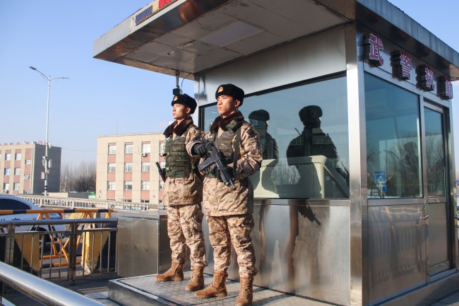 春运首日，北京环京检查站武警官兵严阵以待