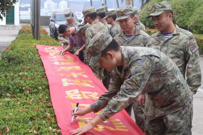 七秩风华，码头油库为强军护航