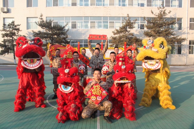 太热闹了!这些军营活动 让军营春节“燃起来