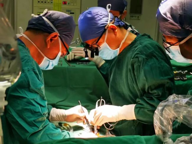 海南省人民医院心脏外科完成省内首例全胸腔镜风湿性二尖瓣修复手术