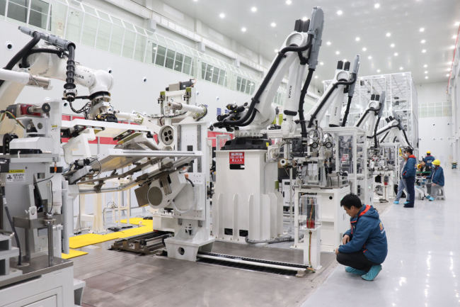 武汉国家航天产业基地卫星产业园我国首条小卫星智能生产线.