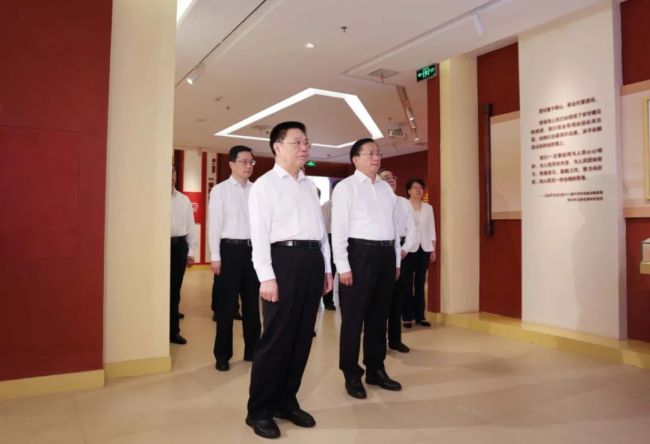 湖北省委常委赴省党风廉政警示教育基地开展警示教育