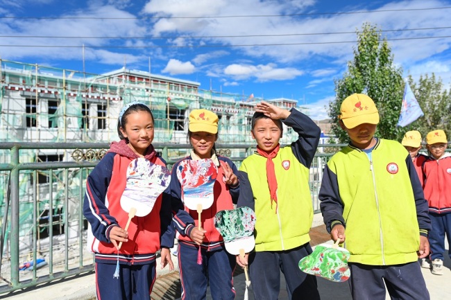 5年爱心接力 武汉工商学院“火凤凰”援藏教育关爱队持续帮扶藏族小学