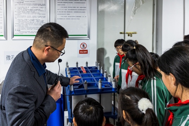 这所高校开展储能科普活动  小学生零距离触摸“黑科技”