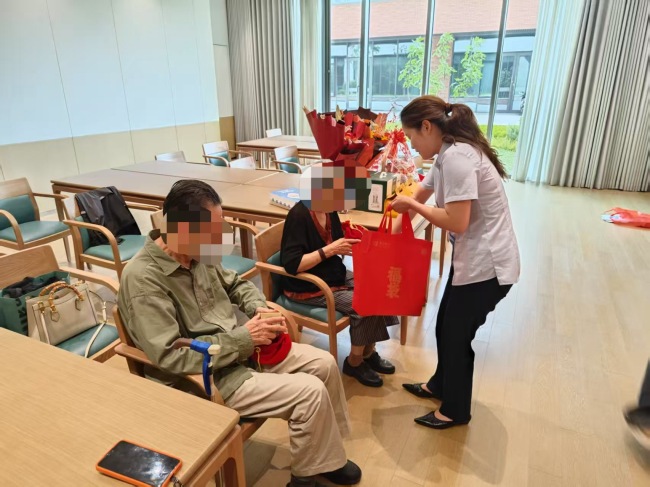 浦发银行武汉分行联合太保产险湖北分公司走进退伍老兵 聆听革命故事