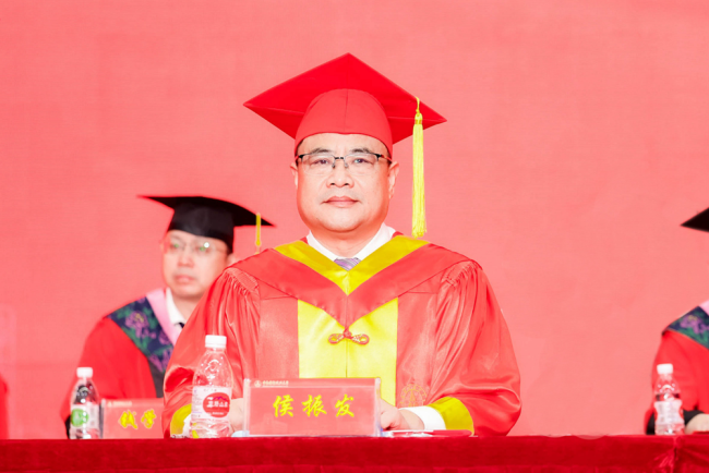 在时代浪潮中奔涌向前!中南财经政法大学2025年毕业典礼举行