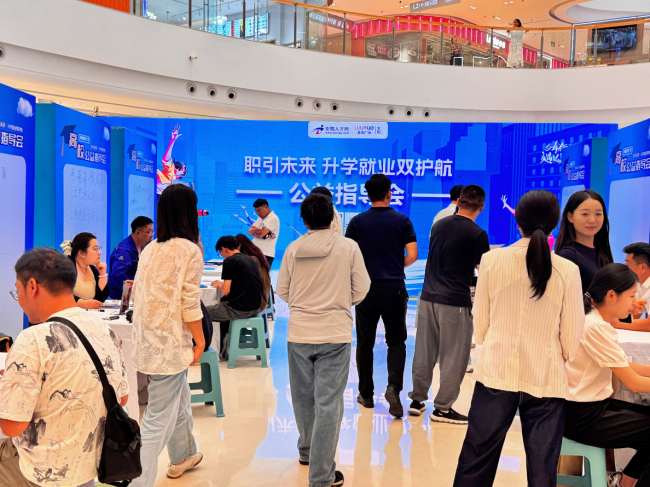 新城控股安阳吾悦广场以公益行动助力学子扬帆起航