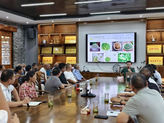 张湾区柏林镇： 茶教授把茶技送到茶农心窝里